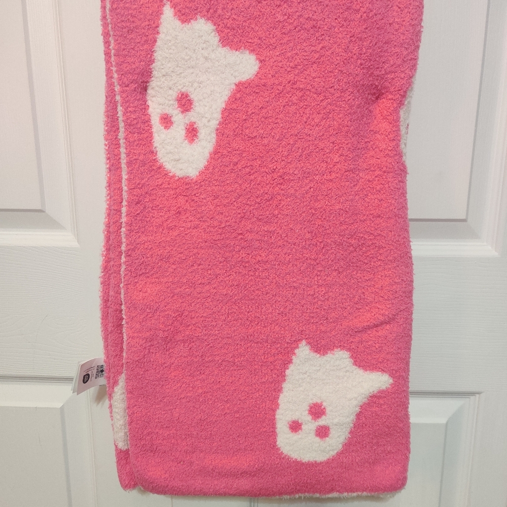 Pink ghost blanket viral tik tok throw cupcakes and cashmere halloween decor - Picture 6 of 7